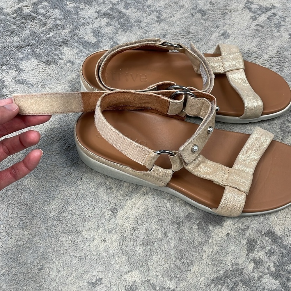 Nordstrom Strive Antigua Sandals Gold Sparkle Pearl Stud Comfy Party Sz 9.5 - Picture 11 of 15